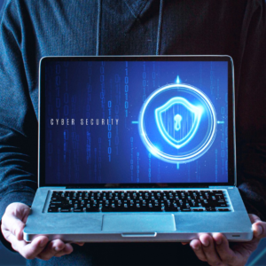 Ordinateur portable affichant un écran de cybersécurité.